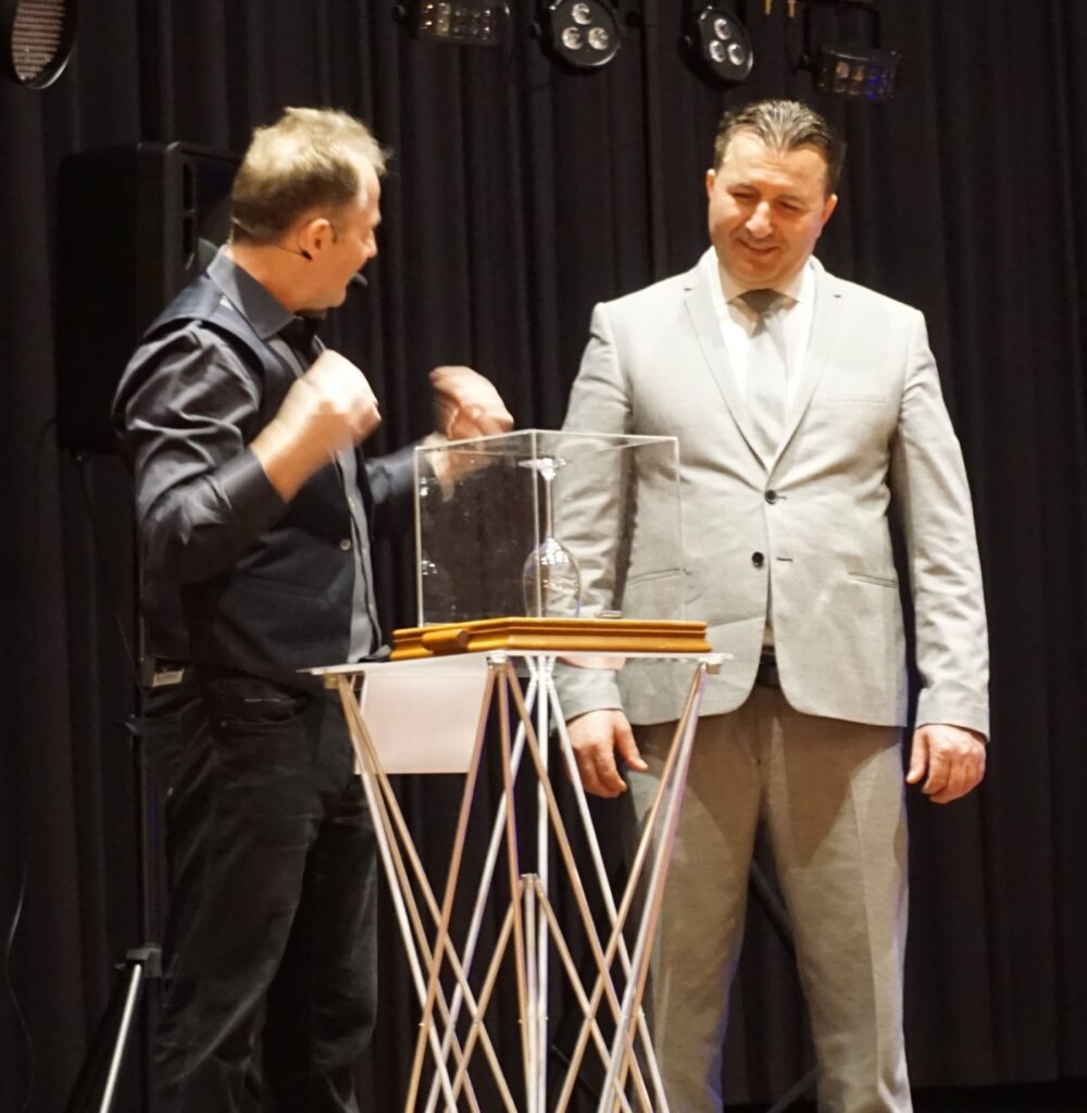 Zauberer Stuttgart Firmenevent Events Bühnenshow