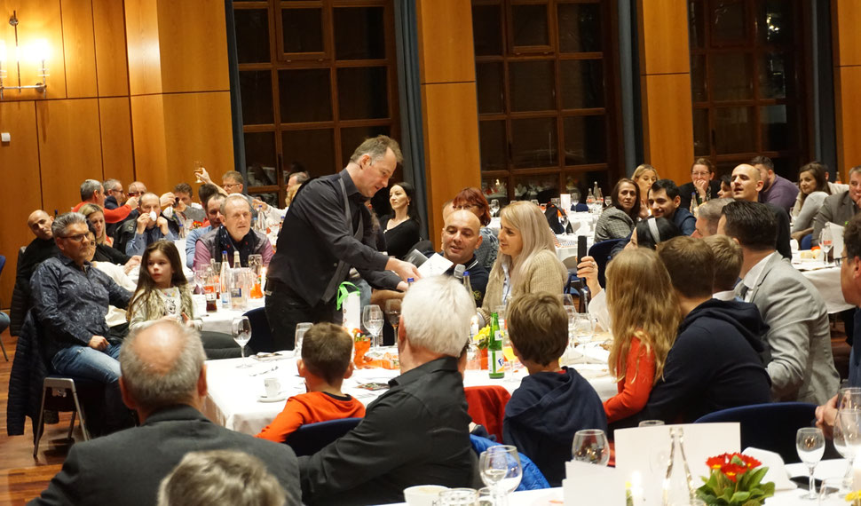 Zauberer Stuttgart Walking Act Tischzaubershow Events